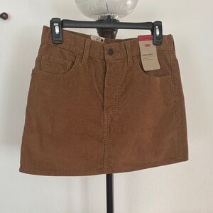 NWT Levi icon skirt